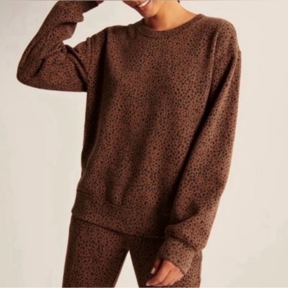 Abercrombie & Fitch animal print soft A&S crewneck
